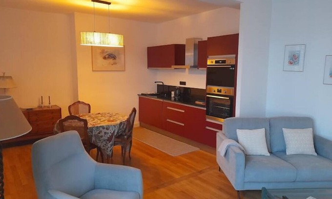 Limoges Apartment | Grand, Clair, Central, Élégant, 2 Chambres