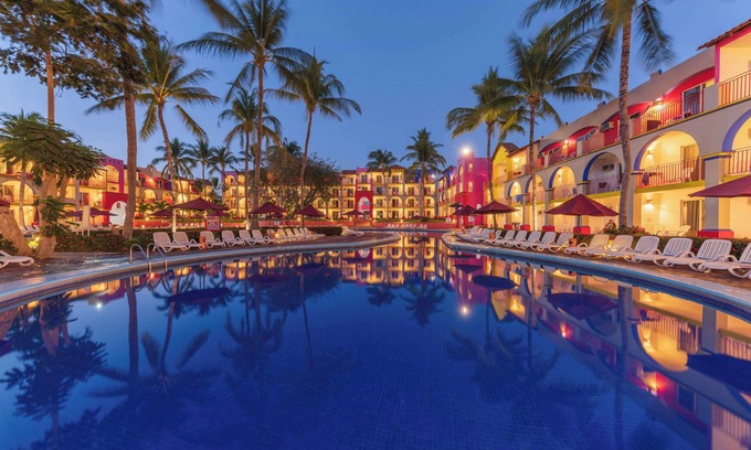 Bucerias Resort | Grand Decameron Complex Bucerias, A Trademark All Inclusive