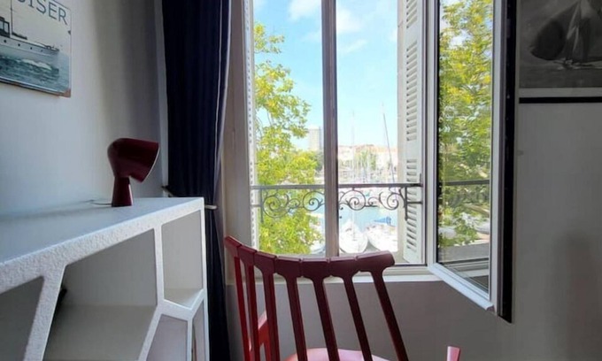 La Rochelle City Centre Apartment | Grand Duplex au Sommet du Gabut