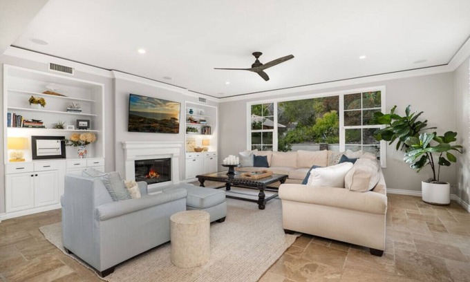 La Costa Oaks South House | Grand Family Home in Carlsbad- Community Amenities