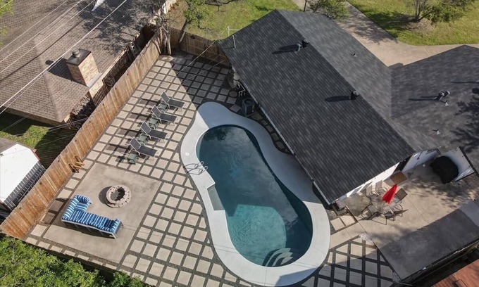 Irving House | Grand Greenbrier - 4BD/2BA Backyard Oasis w Pool