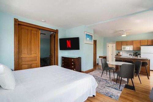 Grand Haven Apartment | Grand Harbor Apartments 3 - 200