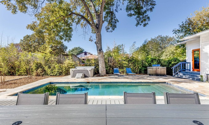 Government Hill House | Grand Historic Escape | 5-Bedroom Retreat with Pool & Spa