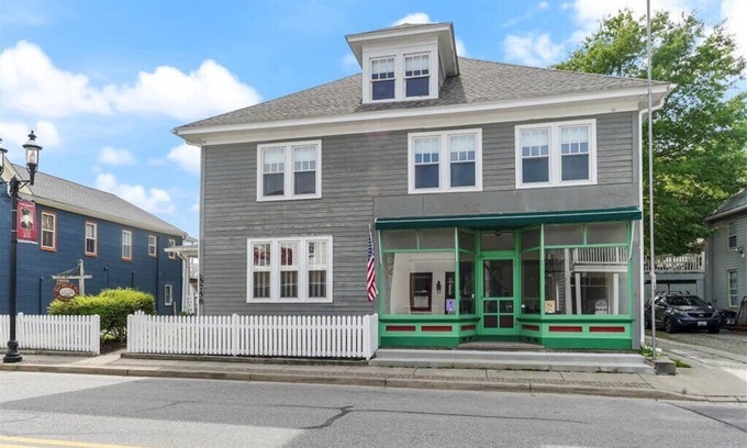 Rock Hall House | Grand home located right on Main St, walk to Chesapeake Bay & great restaurants