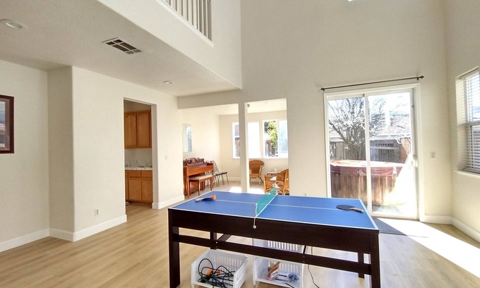 Pittsburg House | Grand house welcomes you all