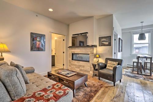 Grand Lake Apartment | Grand Lake Condo with Balcony and Mountain Views