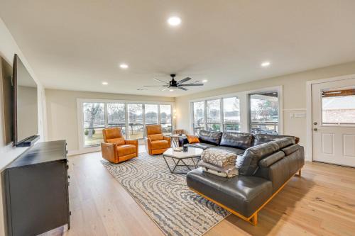 Lake Hamilton House | Grand Lakefront Home in Hot Springs with Boat Dock!