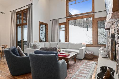 Empire Pass Apartment | Grand Lodge - Four Bedroom #405 - Ski-in ski-out condo