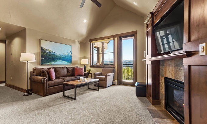 Breckenridge Condo | Grand Lodge Peak 7 luxury 2 bedroom - Ski-in/out