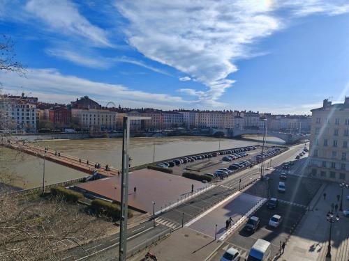 Old Lyon Apartment | Grand loft bourgeois, Coeur Vieux Lyon