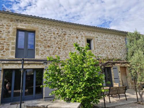 Gard Rhodanien House | Grand mas provençal 4 chambres, dortoir 7 pers, idéal familles groupes, fraîcheur d'été