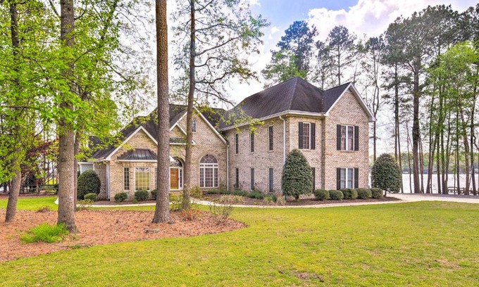 Mount Gilead Villa | Grand Mt Gilead Villa on Lake Tillery with Dock