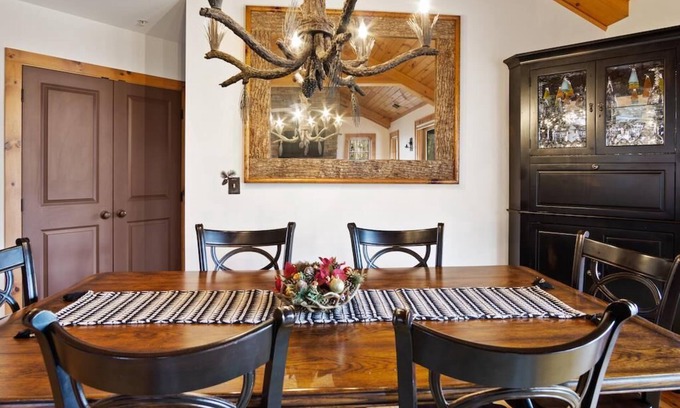 Foscoe Condo | Grand Oaks B6- Mountain Condo, Gated Resort, Indoor/Outdoor Pools and Hot Tub, Fitness Area, Fish.