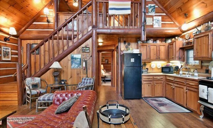 Hayward House | GRAND PINES CABIN 27 3 BEDROOM EXECUTIVE CABIN ON LITTLE ROUND LAKE WI