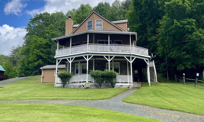 Crumpler House | Grand River Lodge - Crumpler, NC