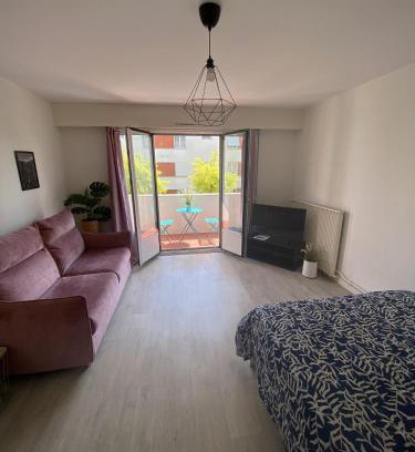 Thorigny-sur-Marne Apartment | Grand Studio avec loggia