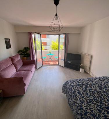 Thorigny-sur-Marne Apartment | GRAND STUDIO avec balcon -4 PERSONNES-DISNEYLAND- PARIS a 10 minutes