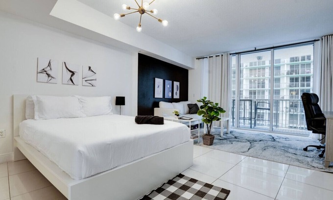 Edgewater Condo | Grand Studio with Private Balcony and Biscayne Bay views!