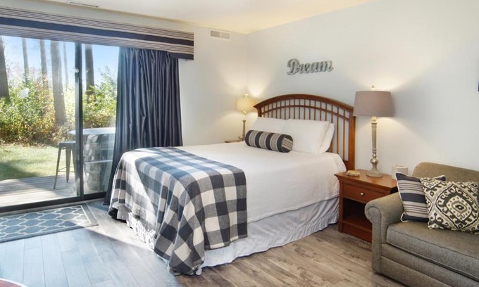 Acme Apartment | Grand Traverse Bay Waterfront Condo