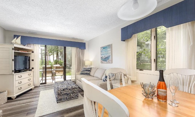 Acme Apartment | Grand Traverse Bay Lake View Condo