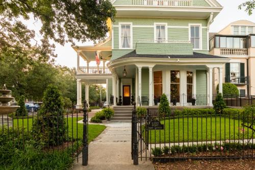 Faubourg Livaudais Bed & Breakfast | Grand Victorian Bed & Breakfast