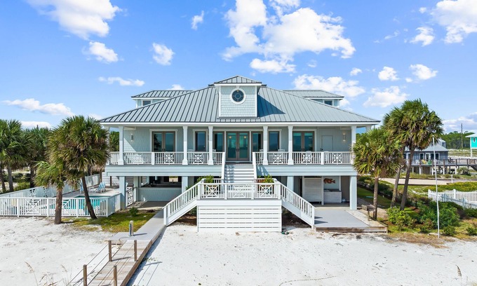 East End House | Grand View: 8BR Beachfront on East End- Priv. Pool, Sleeps 22!