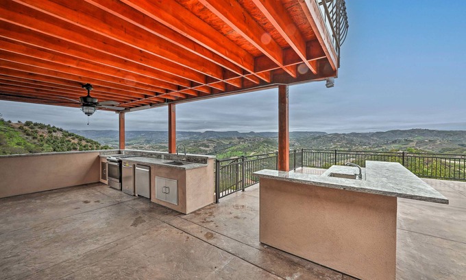 Temecula House | Grand Wine Country Getaway w/Stunning Views!
