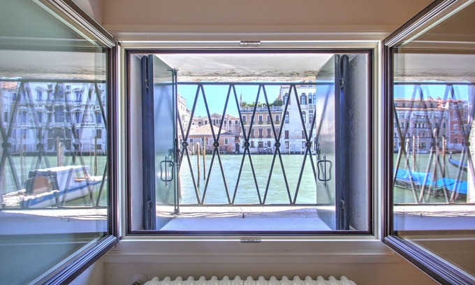 San Polo Apartment | GrandCanal~Red