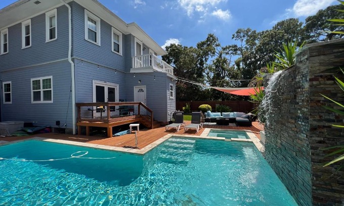 Navarre House | GrandCraftsman style home with pool and hot tub/center to all of New Orleans