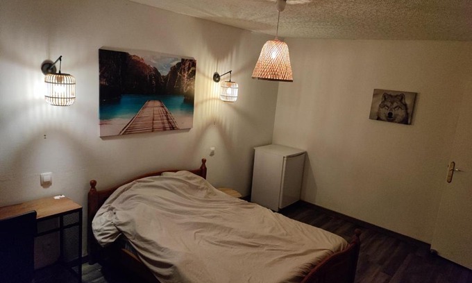 Lassigny House | Grande Chambre Cosy avec Salle de Bain Privative