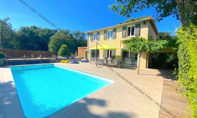 Les Mathes Villa | Grande Villa au Calme Coeur des Mathes