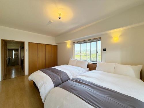 Hiroshima City Centre Apartment | Grandeur - Bright Riverside Studio Walk to Peace Park