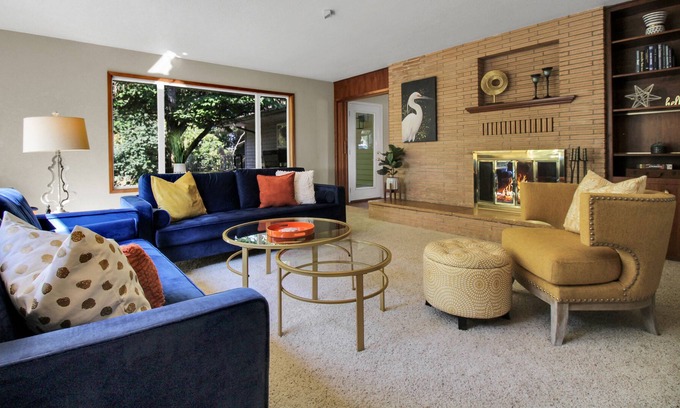McMinnville House | Grandhaven Getaway: A Mid-Century Modern Retreat in Wine Country with Hot Tub!