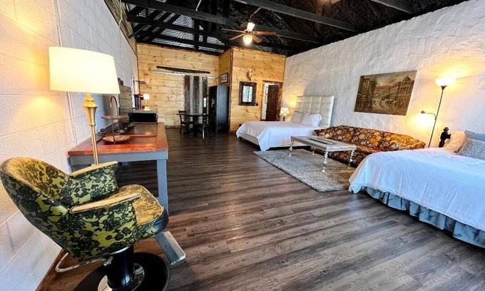 Jasper Apartment | Grandma's Castle Downtown Jasper, AR