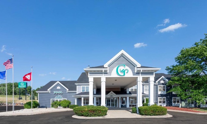 Waunakee Hotel | Grandstay Hotel & Suites