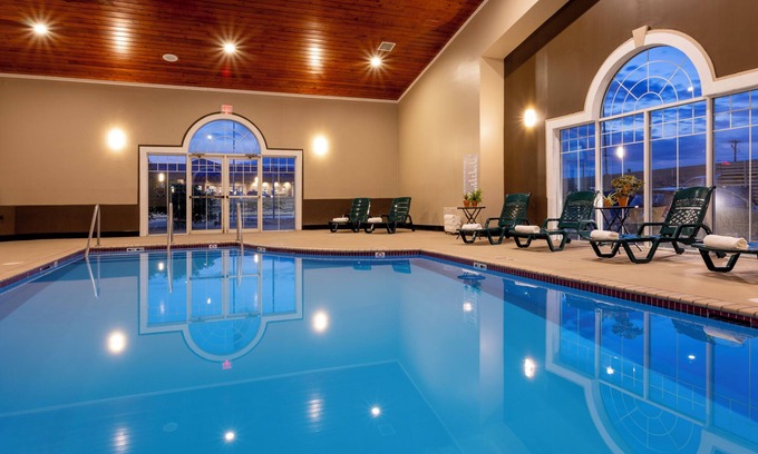 Waunakee Hotel | GrandStay Hotel & Suites - Waunakee