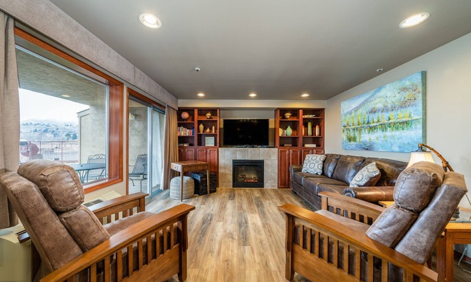 Chelan Condo | GrandView #102, 2-Bedroom Waterfront Condo