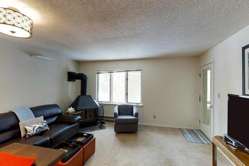 Peak 8 Apartment | Grandview Condo