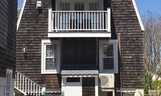 Cape May Cottage | GRANDVIEW COTTAGE-1 blk to beach/walk to town/great location.