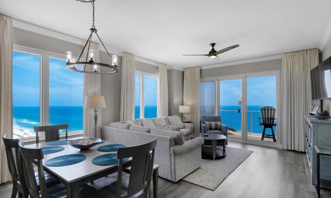 Long Beach Apartment | Grandview East 1601 - Azure Paradise