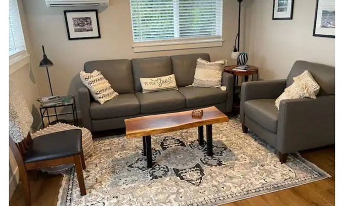 Gig Harbor Apartment | Grandview Guest Suite Downtown Gig Harbor