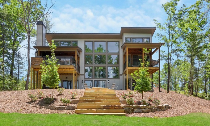 Ellijay Cabin | Grandview ~ Hot Tub ~ Fire Pit ~ Jaw Dropping Views!