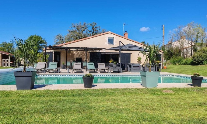 Chateau-d'Olonne House | Grange de charme avec piscine et jardin, idéale pour vos vacances aux Sables-d'O