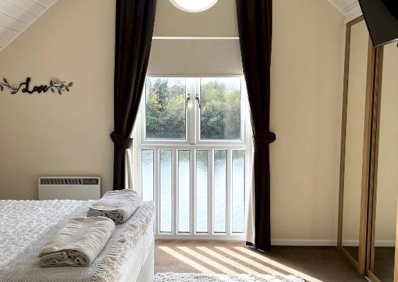 South Cerney Cabin | Grange Lodge