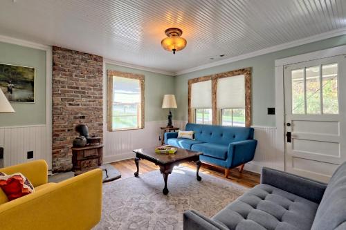 Bryson City House | Grannys Cabin Restored 1915 Fireplace & Clawfoot Tub near Smoky Mountains