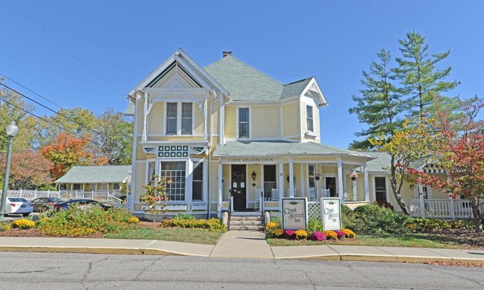 Bloomington Hotel | Grant Street Inn - Bloomington