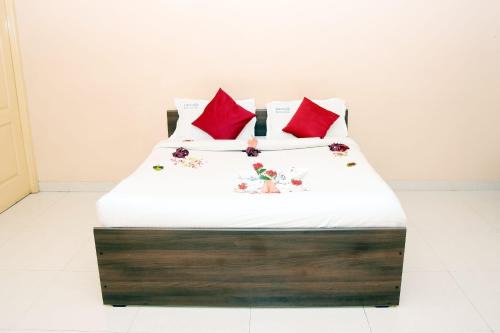 Yercaud Hotel | Grass dew