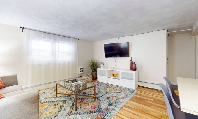 Brookline Apartment | Great 1 bed close to Longwd Med, Fenway, parkng