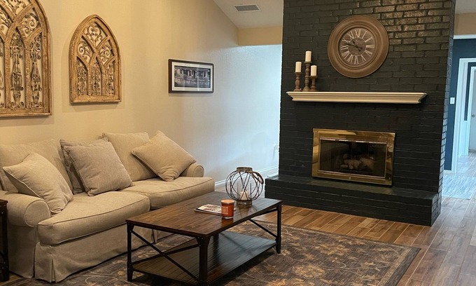 North by Northwest House | Great 2 bed/2 bath Townhome