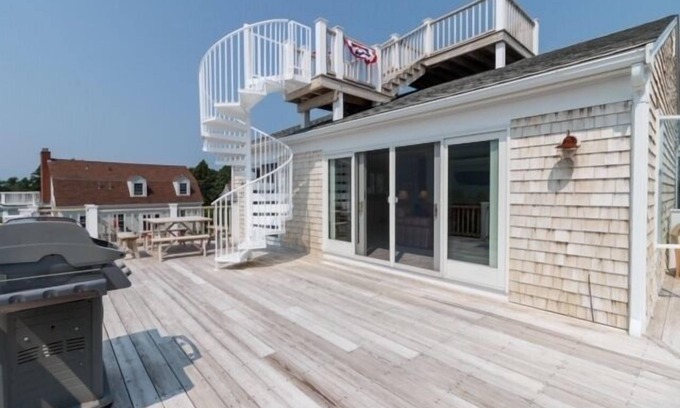 Falmouth House | Great 4 Bedroom home with a lovely upper deck with views of Nantucket Sound